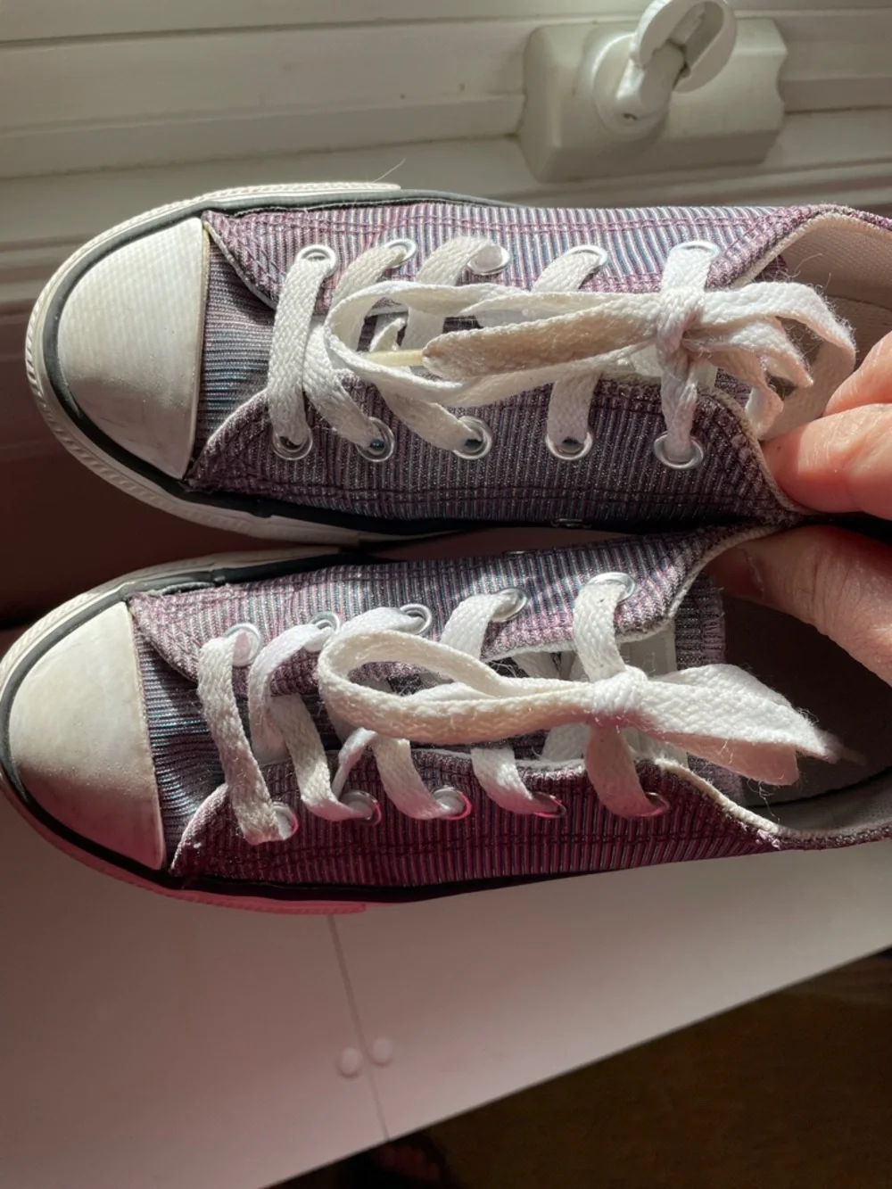 Converse good shape